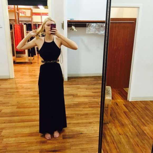 Black formal dress - Picture 2 of 4
